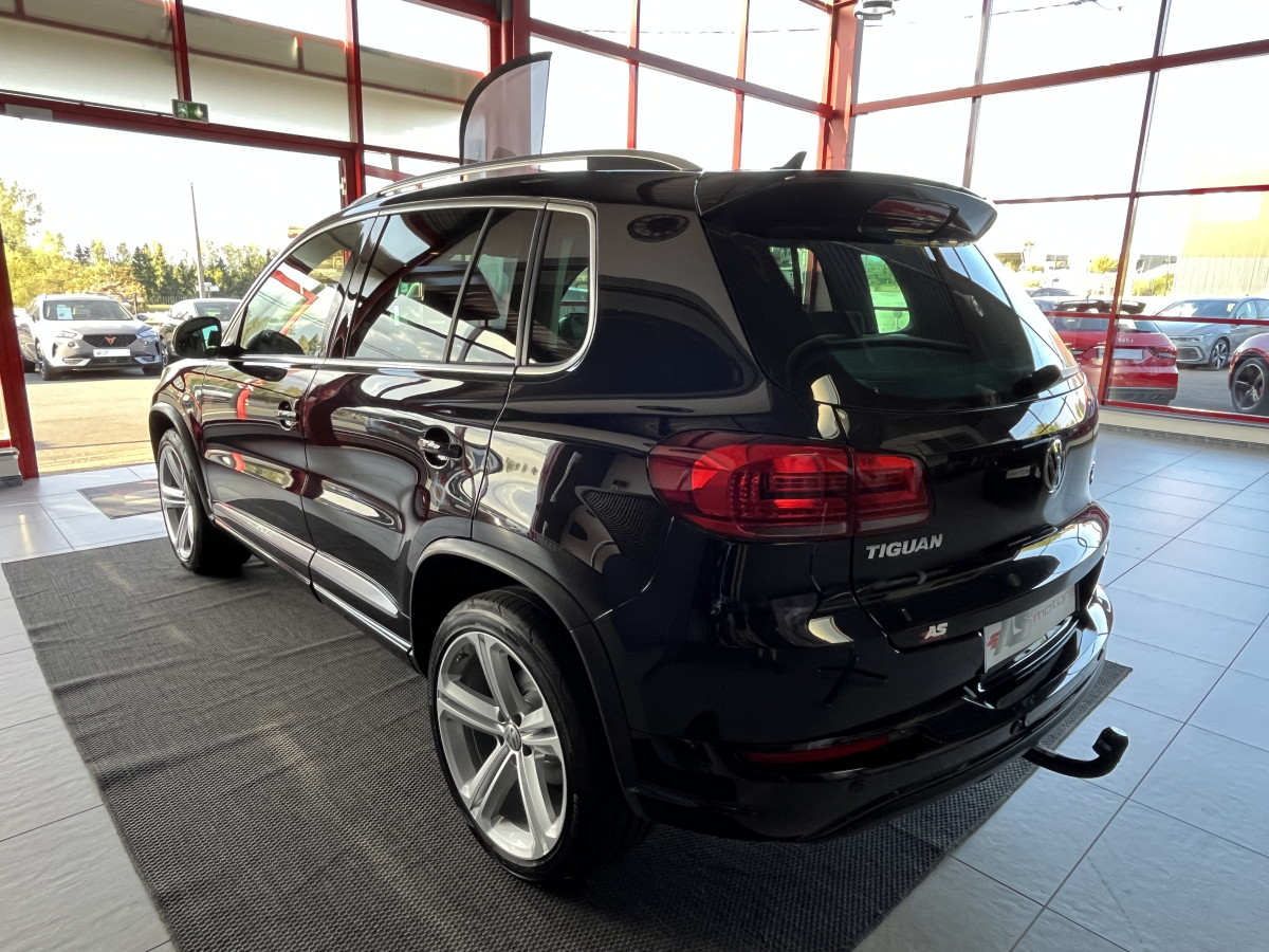 VOLKWAGEN TIGUAN R-LINE 2,0 TDI 184 DSG7 4MOTION  ATTELAGE GPS CAMERA APPLE CAR PLAY REGULATEUR BI-XENON JANTES 19 EXCELLENT ETAT