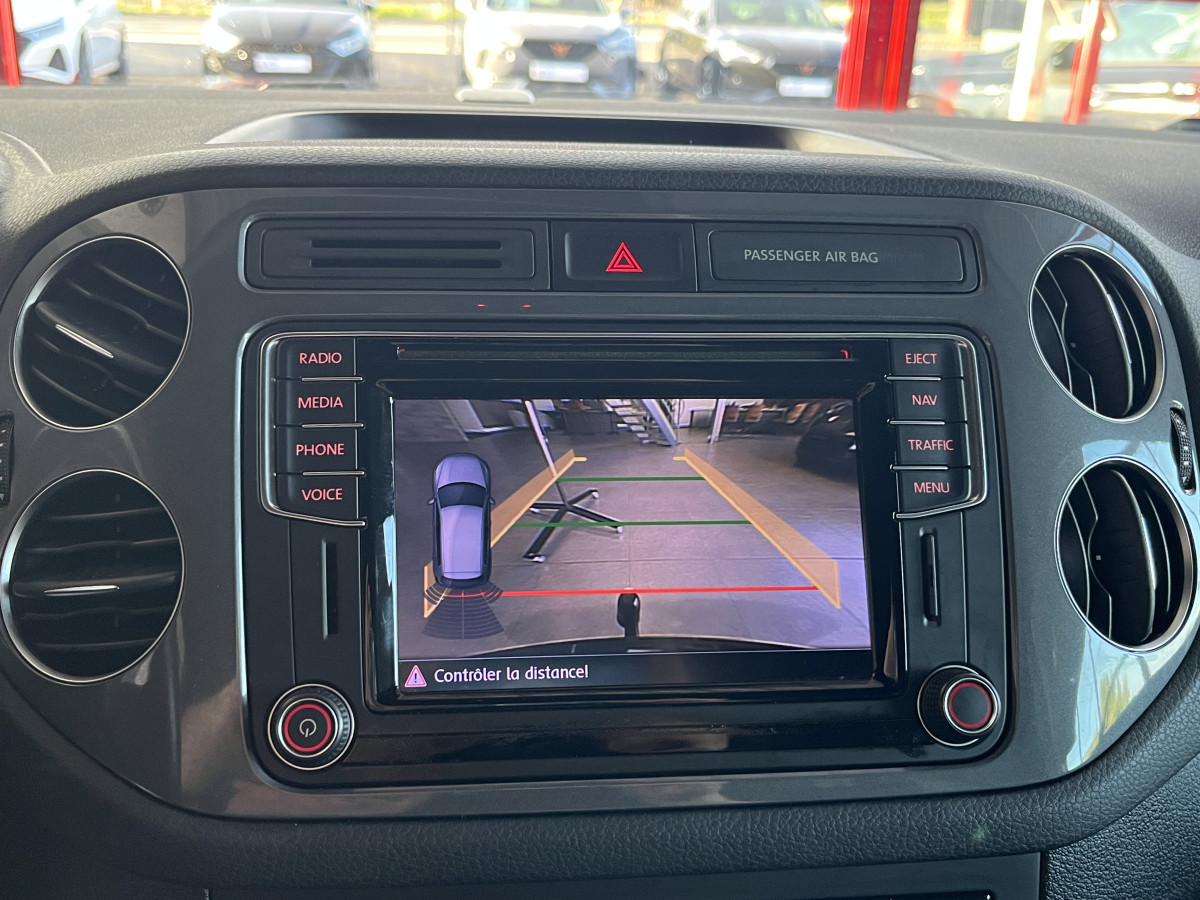 VOLKWAGEN TIGUAN R-LINE 2,0 TDI 184 DSG7 4MOTION  ATTELAGE GPS CAMERA APPLE CAR PLAY REGULATEUR BI-XENON JANTES 19 EXCELLENT ETAT