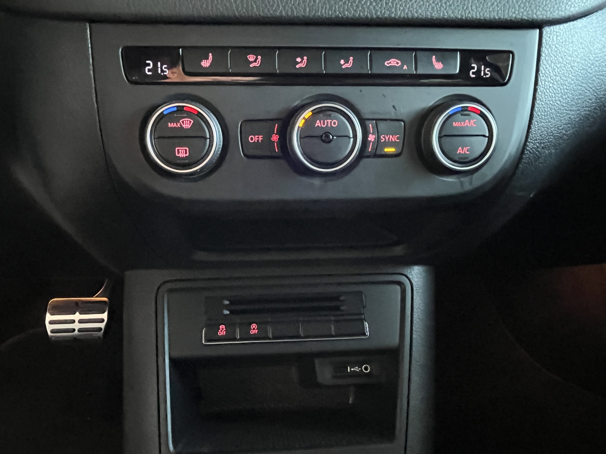 VOLKWAGEN TIGUAN R-LINE 2,0 TDI 184 DSG7 4MOTION  ATTELAGE GPS CAMERA APPLE CAR PLAY REGULATEUR BI-XENON JANTES 19 EXCELLENT ETAT