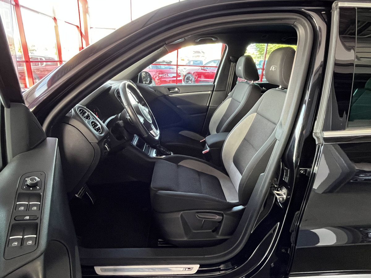 VOLKWAGEN TIGUAN R-LINE 2,0 TDI 184 DSG7 4MOTION  ATTELAGE GPS CAMERA APPLE CAR PLAY REGULATEUR BI-XENON JANTES 19 EXCELLENT ETAT