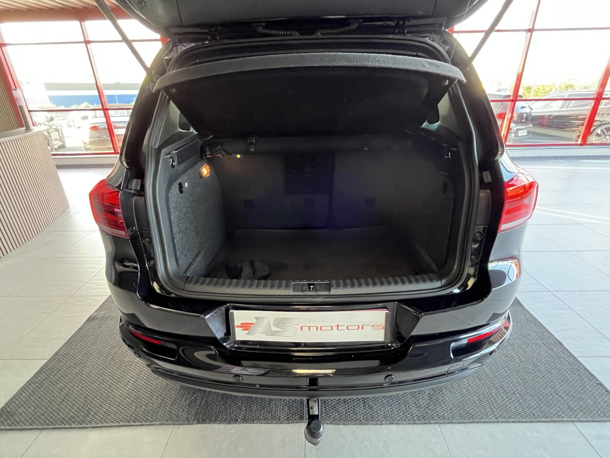 VOLKWAGEN TIGUAN R-LINE 2,0 TDI 184 DSG7 4MOTION  ATTELAGE GPS CAMERA APPLE CAR PLAY REGULATEUR BI-XENON JANTES 19 EXCELLENT ETAT