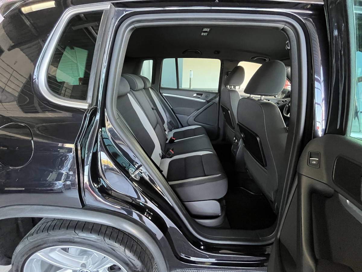 VOLKWAGEN TIGUAN R-LINE 2,0 TDI 184 DSG7 4MOTION  ATTELAGE GPS CAMERA APPLE CAR PLAY REGULATEUR BI-XENON JANTES 19 EXCELLENT ETAT