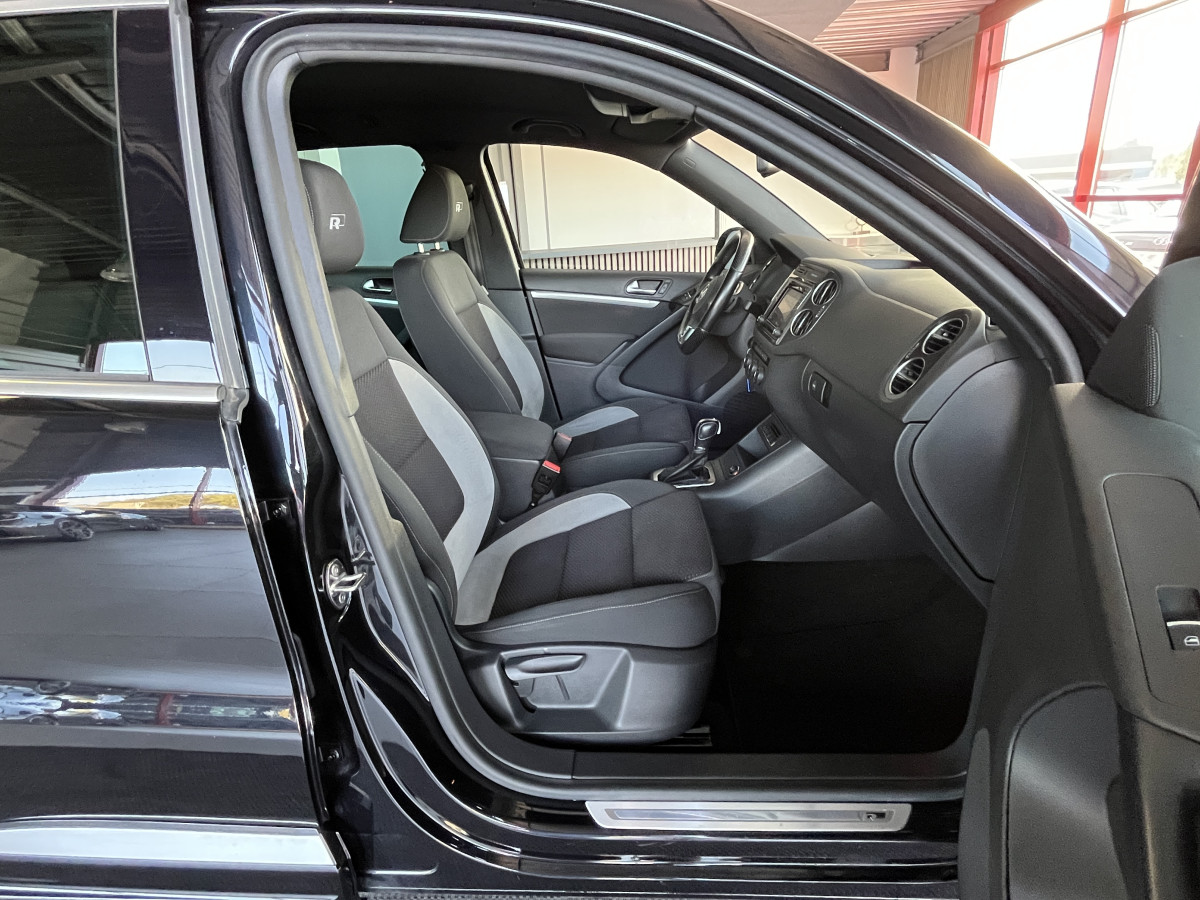 VOLKWAGEN TIGUAN R-LINE 2,0 TDI 184 DSG7 4MOTION  ATTELAGE GPS CAMERA APPLE CAR PLAY REGULATEUR BI-XENON JANTES 19 EXCELLENT ETAT