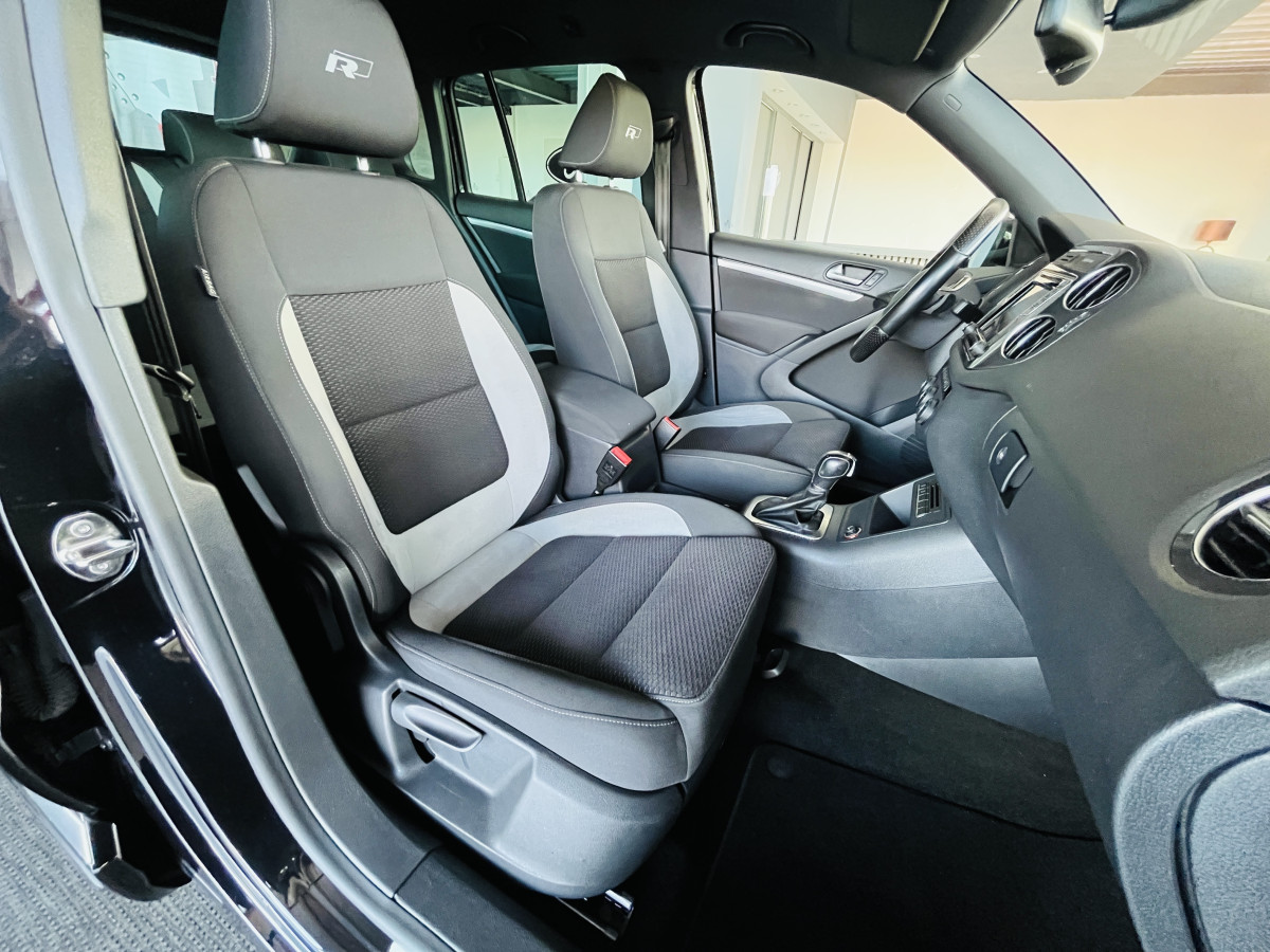 VOLKWAGEN TIGUAN R-LINE 2,0 TDI 184 DSG7 4MOTION  ATTELAGE GPS CAMERA APPLE CAR PLAY REGULATEUR BI-XENON JANTES 19 EXCELLENT ETAT