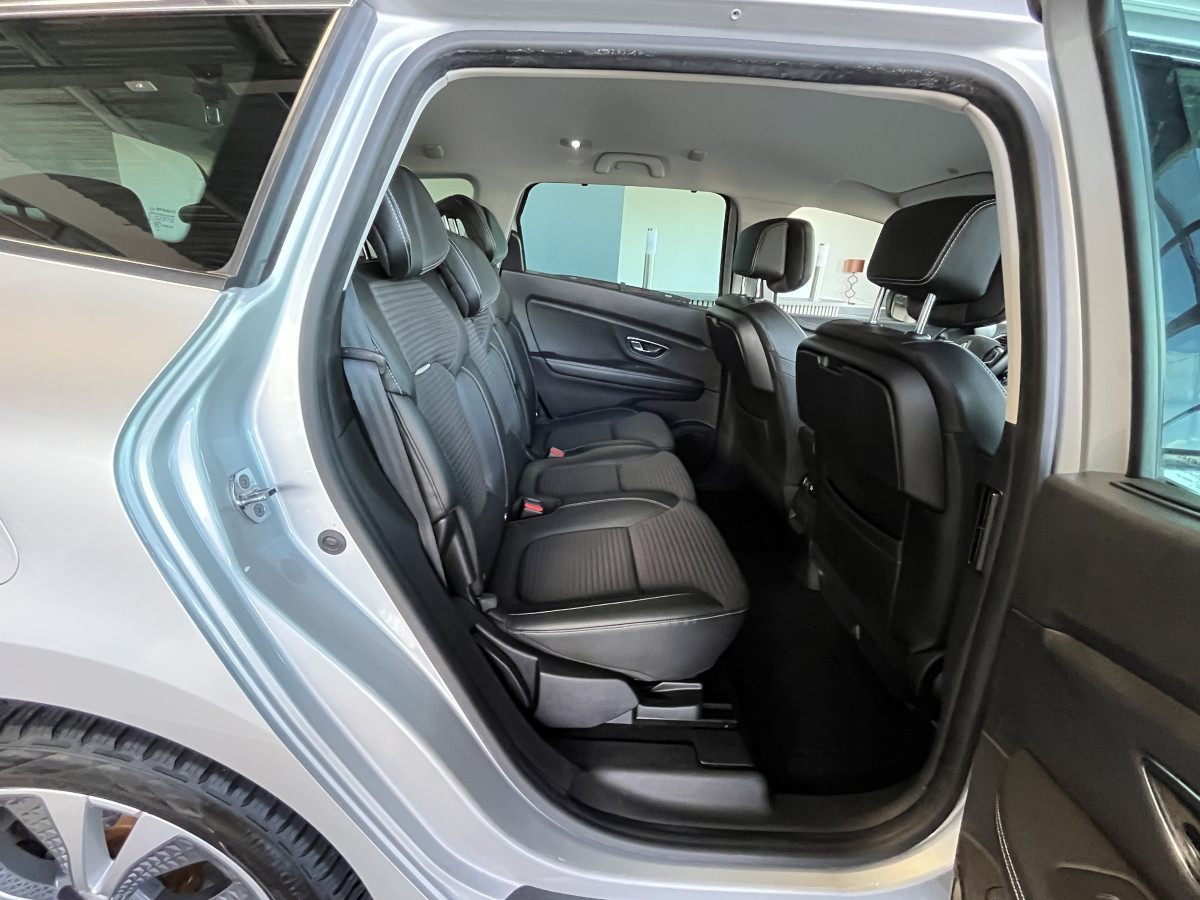 RENAULT GRAND SCENIC 1,5 DCI 110 EDC TYPE INTENS 7 PLACES GPS KEYLESS REGULATEUR LIMITEUR FEUX HALOGENE PARK PILOT JANTES 20