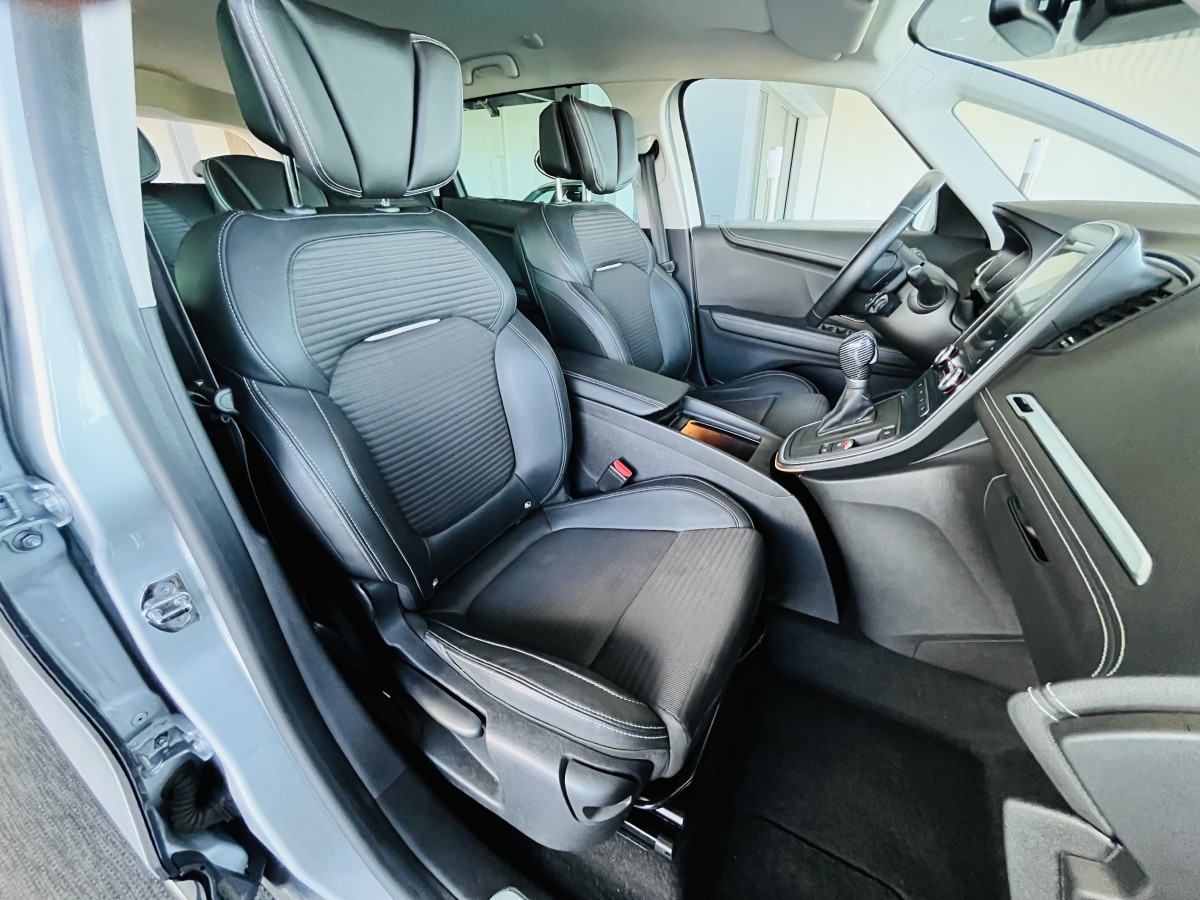 RENAULT GRAND SCENIC 1,5 DCI 110 EDC TYPE INTENS 7 PLACES GPS KEYLESS REGULATEUR LIMITEUR FEUX HALOGENE PARK PILOT JANTES 20