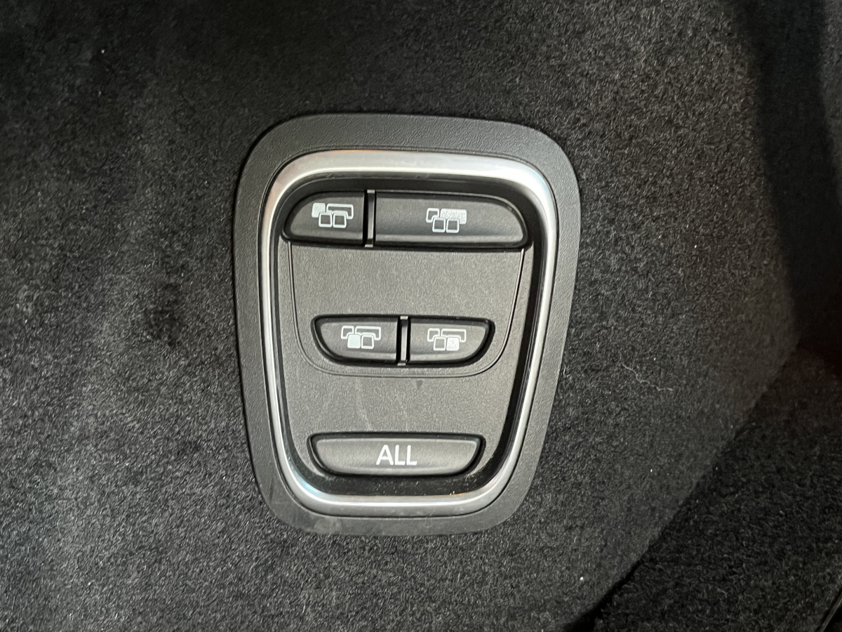 RENAULT GRAND SCENIC 1,5 DCI 110 EDC TYPE INTENS 7 PLACES GPS KEYLESS REGULATEUR LIMITEUR FEUX HALOGENE PARK PILOT JANTES 20