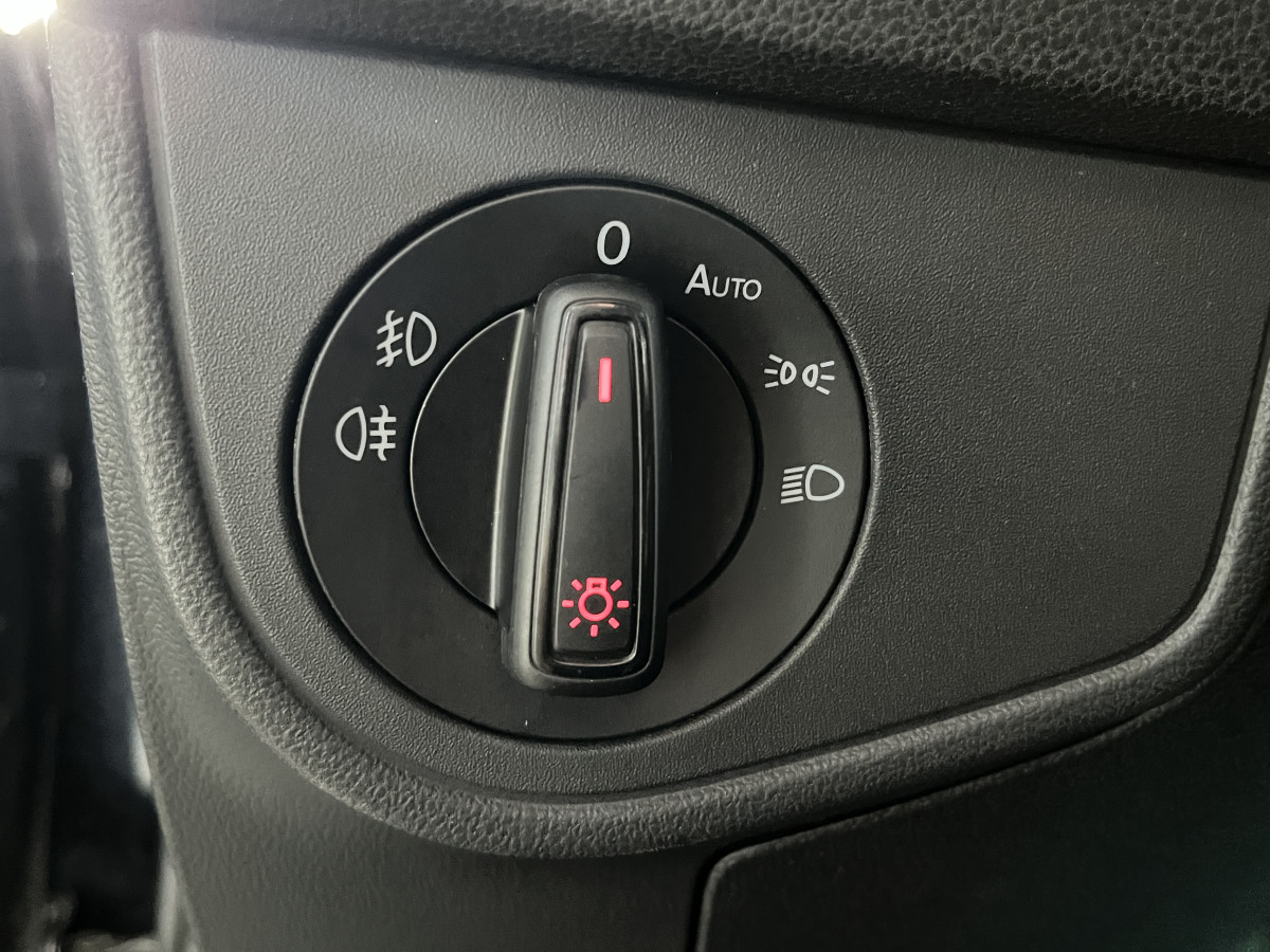 VOLKSWAGEN POLO GTI 2,0 TSI 200   DSG6 TOIT PANORAMIQUE OUVRANT DMS ACC GPS APPLE CARPLAY VIRTUAL COCKPIT  REGULATEUR ADAPTATIF  LIMITEUR PARK PILOT DRIVING MODE FEUX LED  JANTE ALU 18 BRESCIA  EXCELLENT ETAT