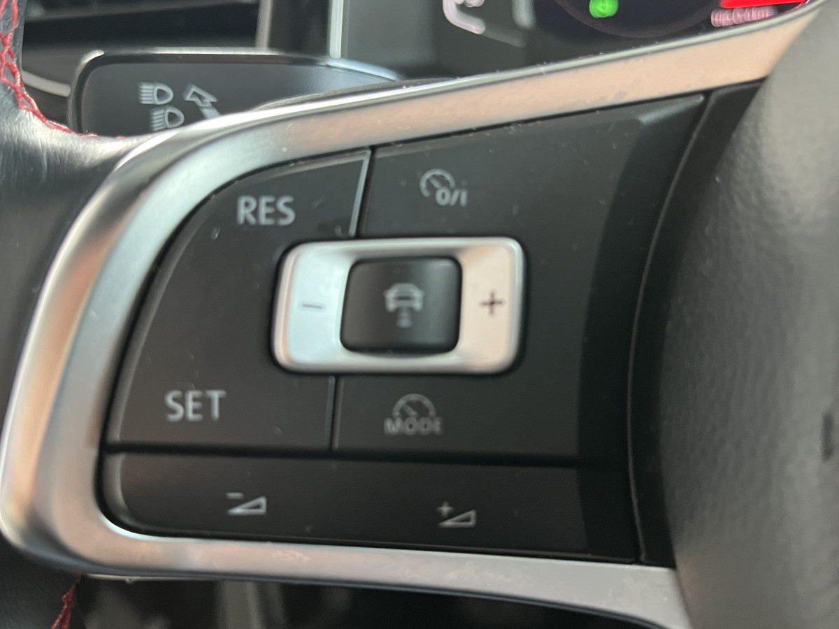 VOLKSWAGEN POLO GTI 2,0 TSI 200   DSG6 TOIT PANORAMIQUE OUVRANT DMS ACC GPS APPLE CARPLAY VIRTUAL COCKPIT  REGULATEUR ADAPTATIF  LIMITEUR PARK PILOT DRIVING MODE FEUX LED  JANTE ALU 18 BRESCIA  EXCELLENT ETAT