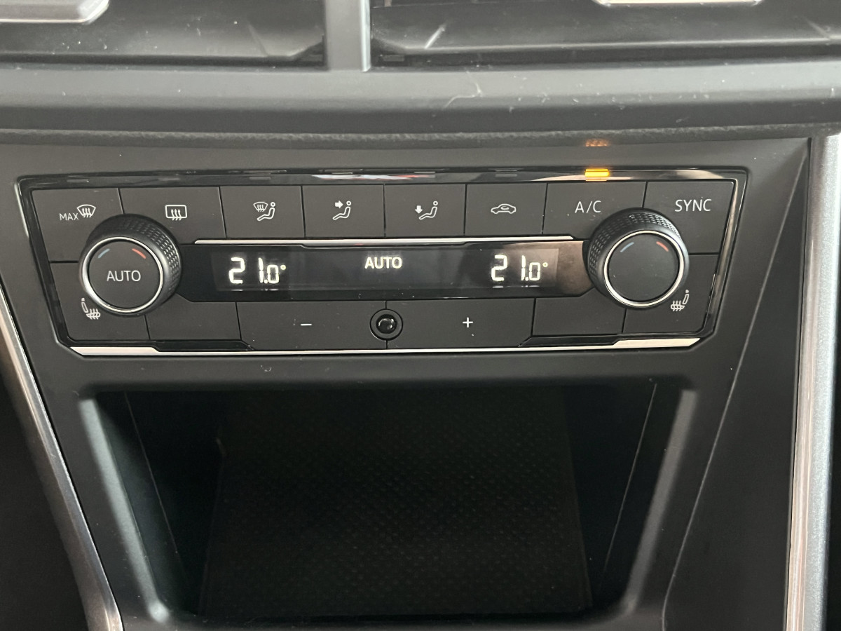 VOLKSWAGEN POLO GTI 2,0 TSI 200   DSG6 TOIT PANORAMIQUE OUVRANT DMS ACC GPS APPLE CARPLAY VIRTUAL COCKPIT  REGULATEUR ADAPTATIF  LIMITEUR PARK PILOT DRIVING MODE FEUX LED  JANTE ALU 18 BRESCIA  EXCELLENT ETAT
