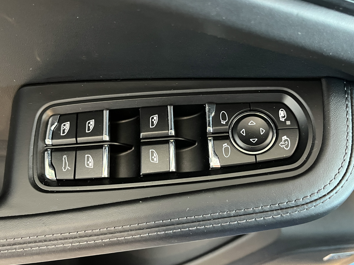 PORSCHE MACAN S  3,0 V6 340 4X4 PDK ATTELAGE TOIT PANORAMIQUE  GPS CAMERA 360  HIFI BOSE APPLE CARPLAY PCM  PASM PACK CARBON REGULATEUR ADAPTATIF  SUSPENSION PNEUMATIQUE  PACK CHRONO SPORT JANTES  21 EXCELLENT ETAT