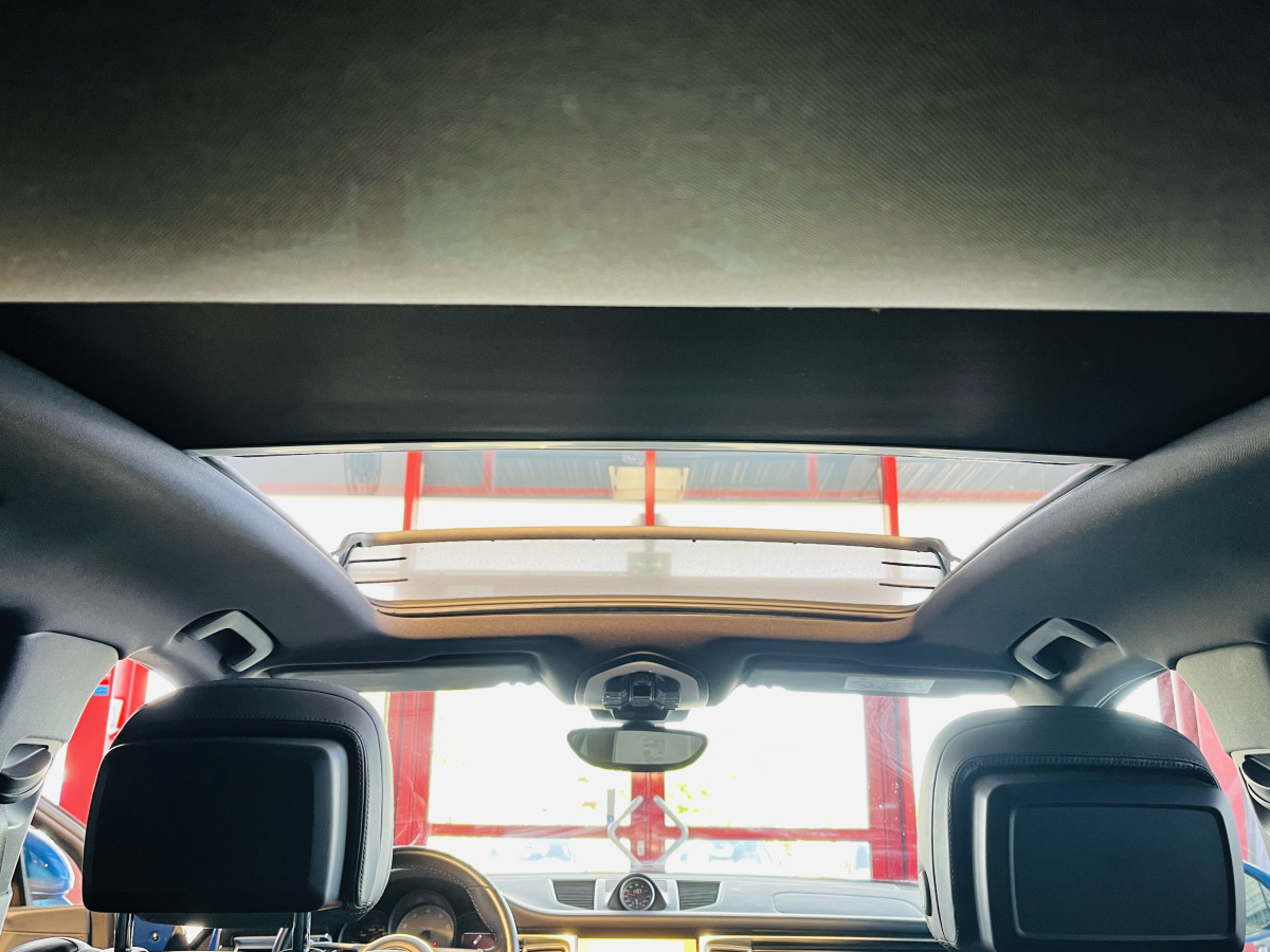 PORSCHE MACAN S  3,0 V6 340 4X4 PDK ATTELAGE TOIT PANORAMIQUE  GPS CAMERA 360  HIFI BOSE APPLE CARPLAY PCM  PASM PACK CARBON REGULATEUR ADAPTATIF  SUSPENSION PNEUMATIQUE  PACK CHRONO SPORT JANTES  21 EXCELLENT ETAT
