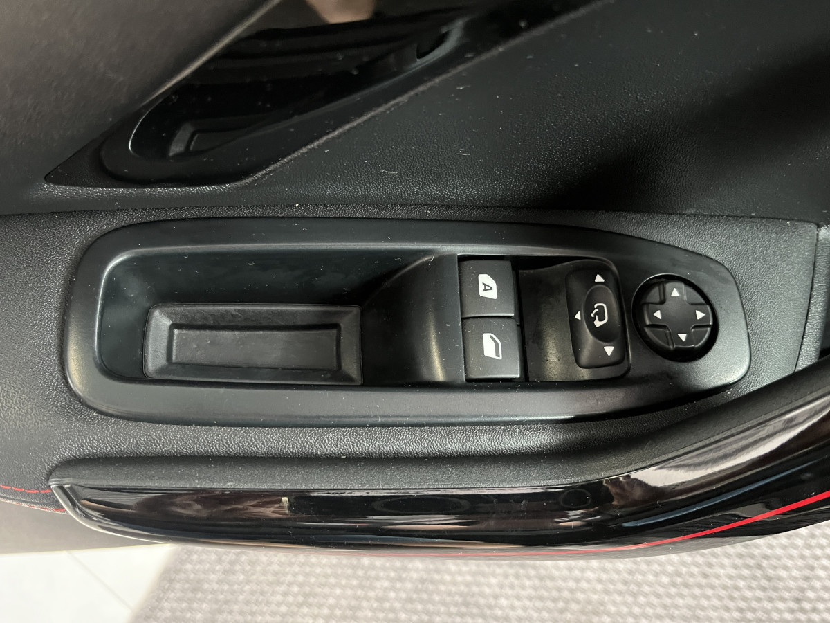 PEUGEOT 208 GTI BPS 1,6 208 GPS CAMERA APPLE CARPLAY HIFI JBL REGULATEUR LIMITEUR PARK PILOT FEUX HALOGENE JANTES 18  EXCELLENT ETAT