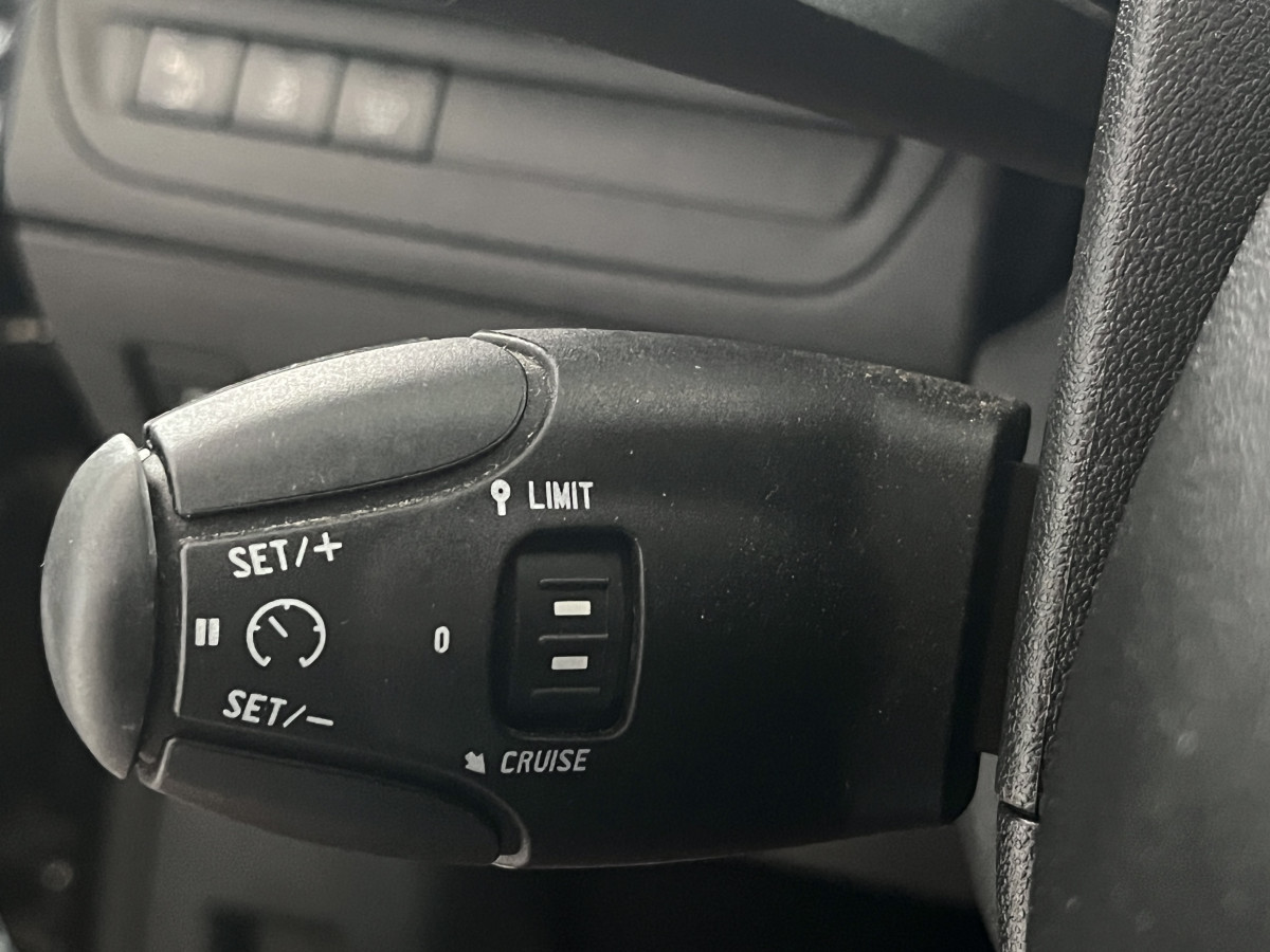 PEUGEOT 208 GTI BPS 1,6 208 GPS CAMERA APPLE CARPLAY HIFI JBL REGULATEUR LIMITEUR PARK PILOT FEUX HALOGENE JANTES 18  EXCELLENT ETAT