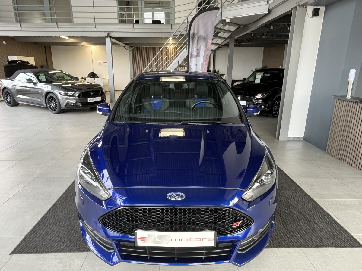 FORD FOCUS ST 2,0 250 PACK PERFORMANCE GPS CAMERA PACK HIVER RECARO KEYLESS BI-XENON APPLE CARPLAY  HIFI SONY BLUETOOTH JANTES 19  EXCELLENT ETAT