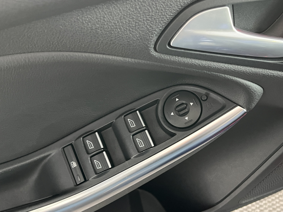 FORD FOCUS ST 2,0 250 PACK PERFORMANCE GPS CAMERA PACK HIVER RECARO KEYLESS BI-XENON APPLE CARPLAY  HIFI SONY BLUETOOTH JANTES 19  EXCELLENT ETAT