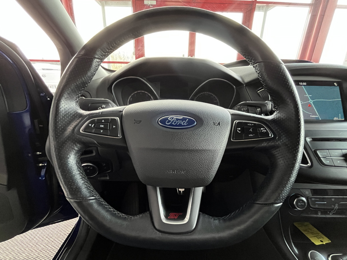 FORD FOCUS ST 2,0 250 PACK PERFORMANCE GPS CAMERA PACK HIVER RECARO KEYLESS BI-XENON APPLE CARPLAY  HIFI SONY BLUETOOTH JANTES 19  EXCELLENT ETAT