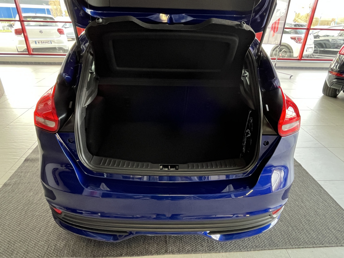 FORD FOCUS ST 2,0 250 PACK PERFORMANCE GPS CAMERA PACK HIVER RECARO KEYLESS BI-XENON APPLE CARPLAY  HIFI SONY BLUETOOTH JANTES 19  EXCELLENT ETAT