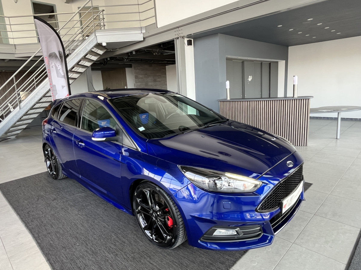 FORD FOCUS ST 2,0 250 PACK PERFORMANCE GPS CAMERA PACK HIVER RECARO KEYLESS BI-XENON APPLE CARPLAY  HIFI SONY BLUETOOTH JANTES 19  EXCELLENT ETAT