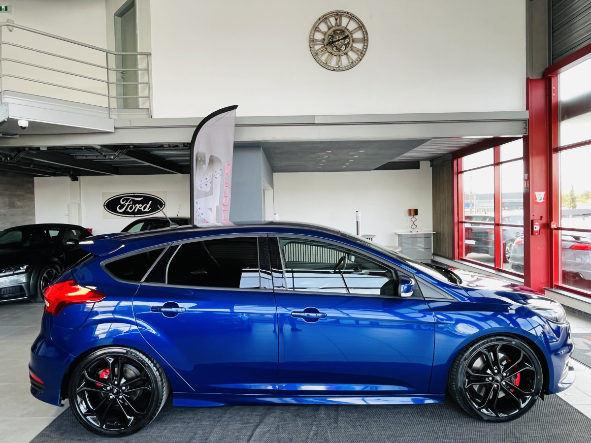 FORD FOCUS ST 2,0 250 PACK PERFORMANCE GPS CAMERA PACK HIVER RECARO KEYLESS BI-XENON APPLE CARPLAY  HIFI SONY BLUETOOTH JANTES 19  EXCELLENT ETAT
