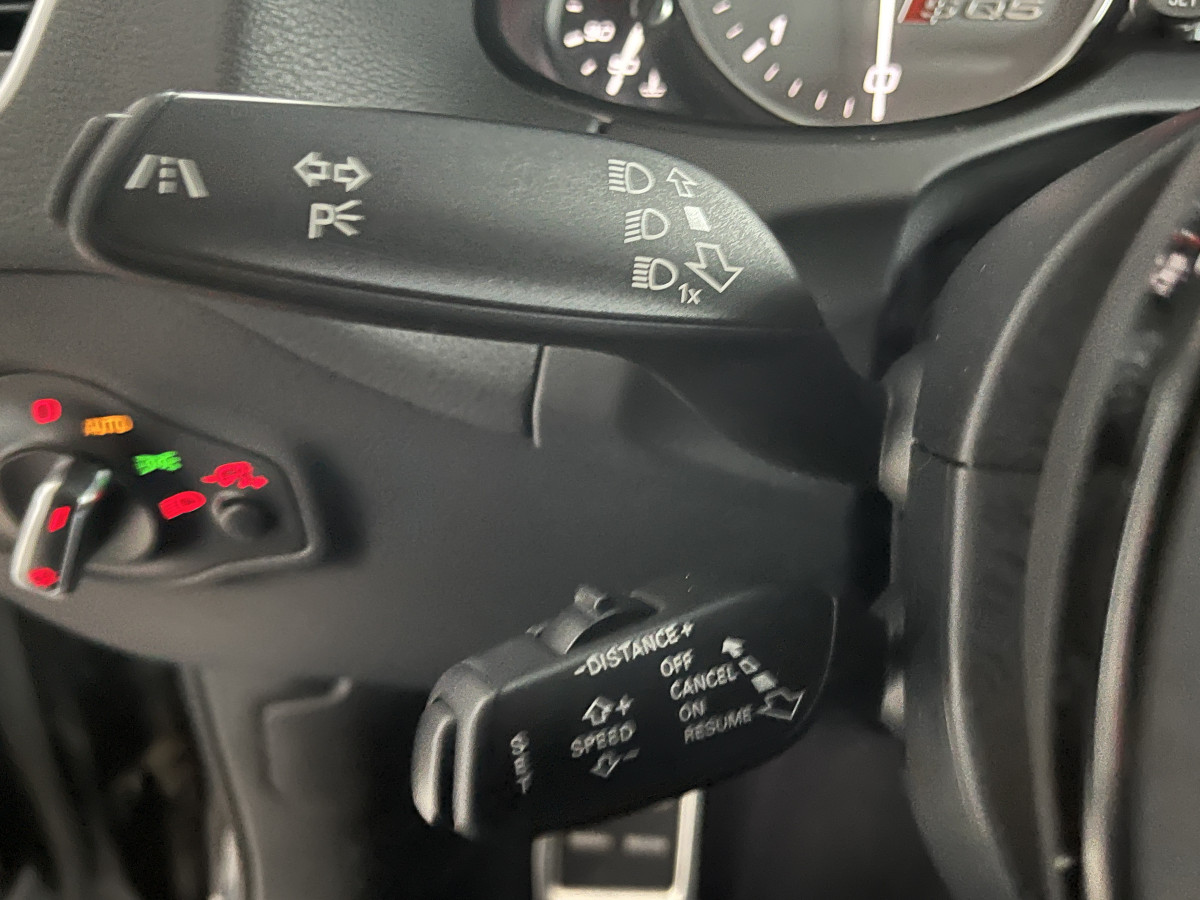AUDI SQ5 3,0  TDI V6 313 BVA8 QUATTRO ATTELAGE TOIT PANORAMIQUE OUVRANT  GPS CAMERA HIFI B&O KEYLESS REGULATEUR ADAPTATIF  BI-XENON  PARK PILOT  DRIVE SELECT JANTES 20  EXCELLENT ETAT