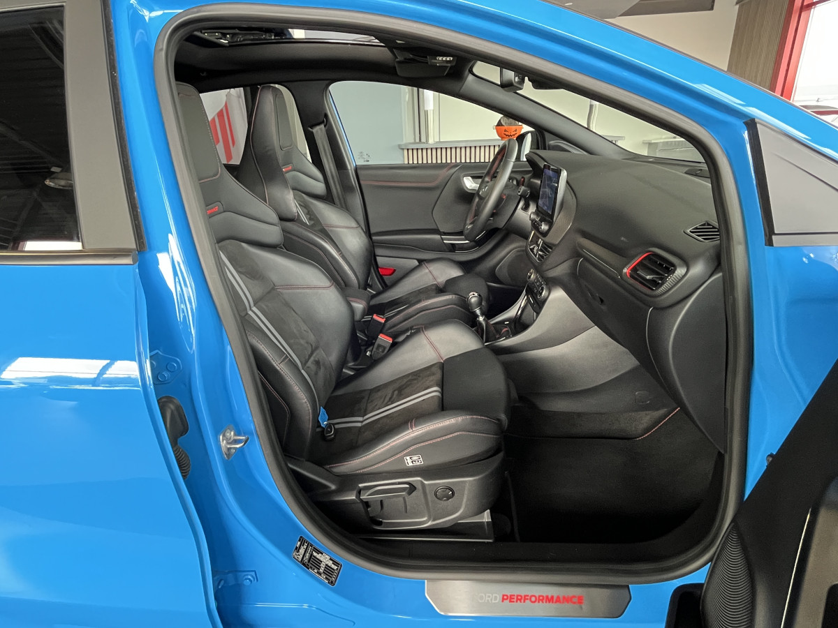FORD PUMA ST 1,5 200  PHASE 2 PACK PERFORMANCE DIFFERENTIEL ATTELAGE GPS CAMERA  TOIT PANORAMIQUE FEUX FULL LED HIFI B&O APPLE CAR PLAY PACK HIVER PARK PILOT  KEYLESS BLEU AZURA  ETAT NEUF