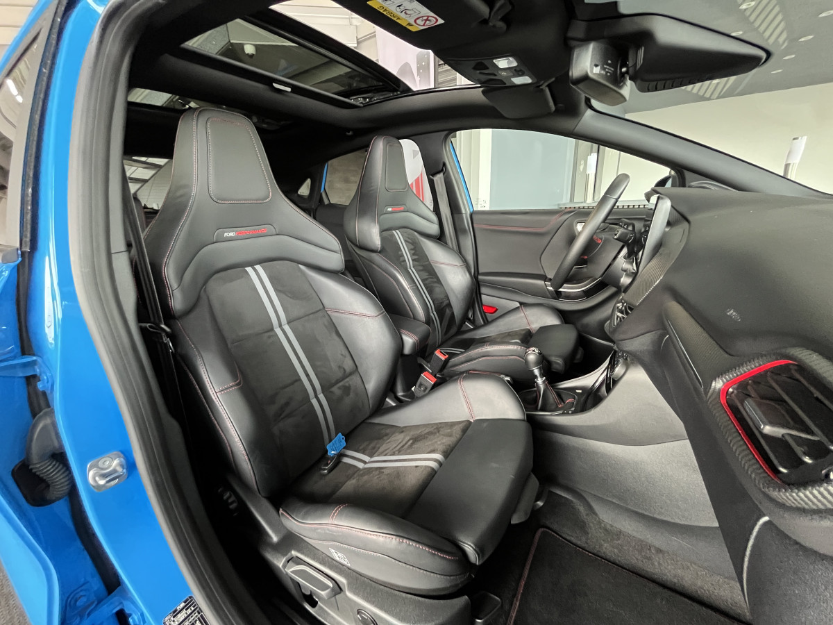 FORD PUMA ST 1,5 200  PHASE 2 PACK PERFORMANCE DIFFERENTIEL ATTELAGE GPS CAMERA  TOIT PANORAMIQUE FEUX FULL LED HIFI B&O APPLE CAR PLAY PACK HIVER PARK PILOT  KEYLESS BLEU AZURA  ETAT NEUF