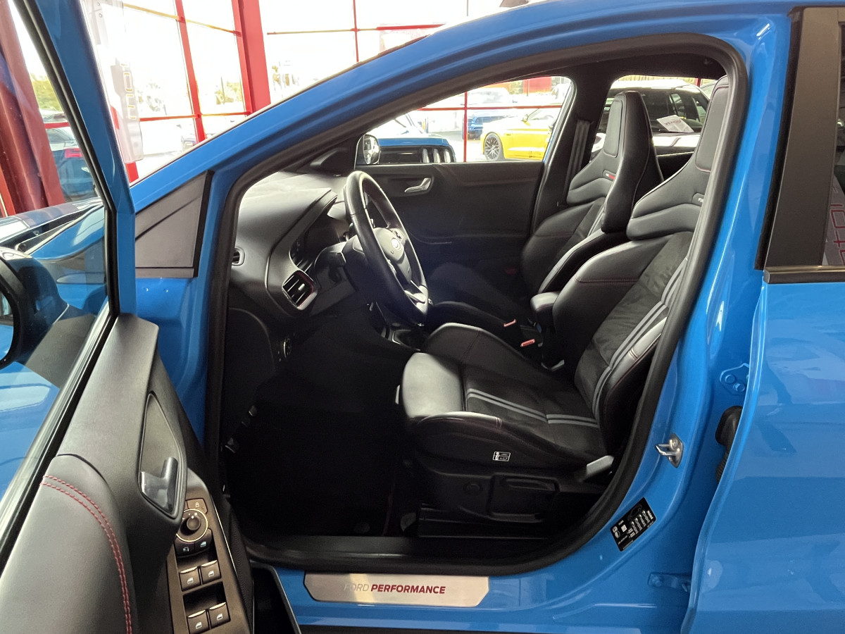 FORD PUMA ST 1,5 200  PHASE 2 PACK PERFORMANCE DIFFERENTIEL ATTELAGE GPS CAMERA  TOIT PANORAMIQUE FEUX FULL LED HIFI B&O APPLE CAR PLAY PACK HIVER PARK PILOT  KEYLESS BLEU AZURA  ETAT NEUF