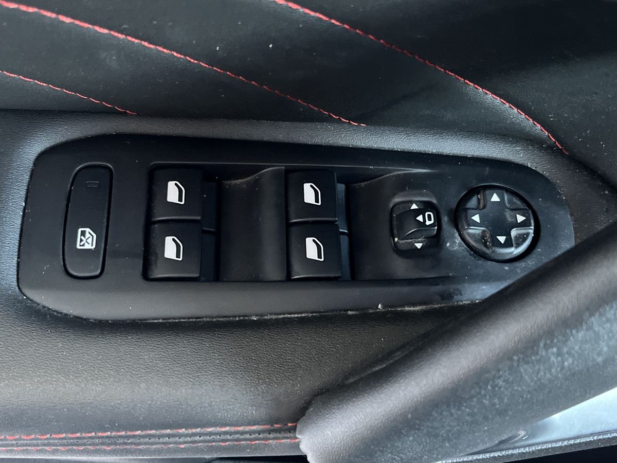 PEUGEOT 308 GTI 1,6 263 PHASE 2 TOIT PANORAMIQUE GPS CAMERA KEYLESS  HIFI DENON REGULATEUR LIMITEUR APPLE CARPLAY DIFFERENTIEL A GLISSEMENT JANTES 19 PARK ASSIST