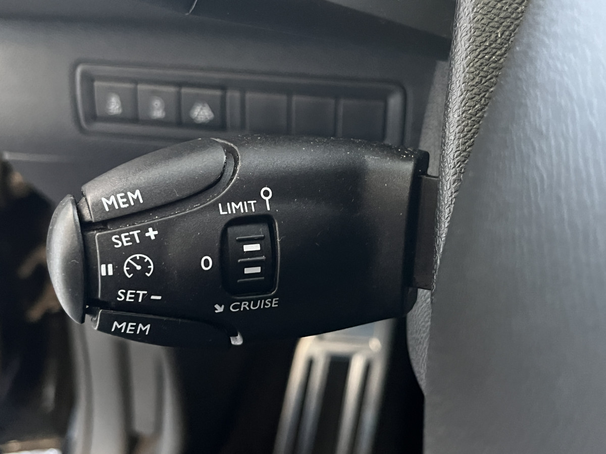 PEUGEOT 308 GTI 1,6 263 PHASE 2 TOIT PANORAMIQUE GPS CAMERA KEYLESS  HIFI DENON REGULATEUR LIMITEUR APPLE CARPLAY DIFFERENTIEL A GLISSEMENT JANTES 19 PARK ASSIST
