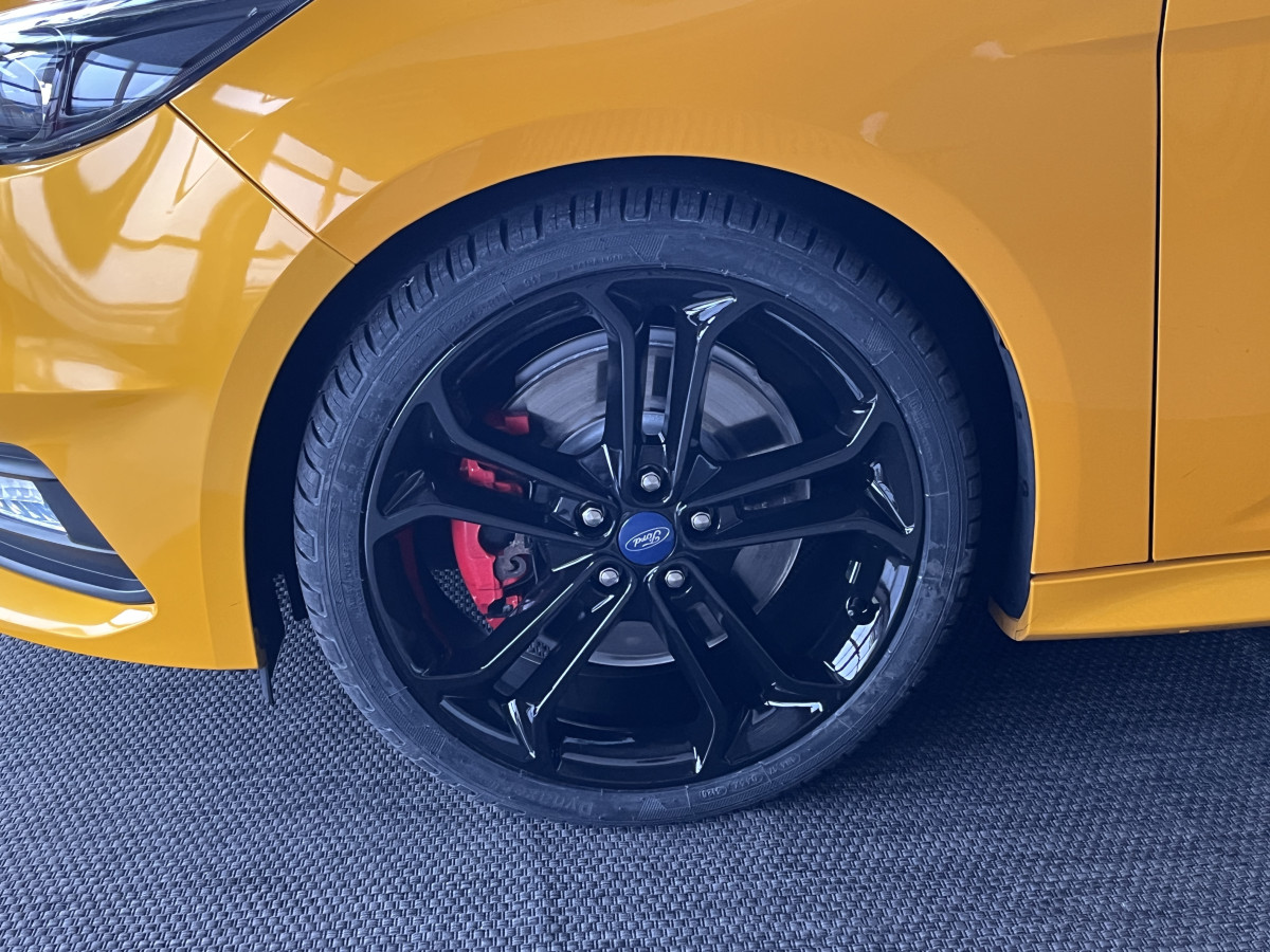 FORD FOCUS ST 2,0 250 PACK PERFORMANCE GPS REGULATEUR LIMITEUR BI-XENON PACK HIVER RECARO KEYLESS PARK PILOT  HIFI SONY BLUETOOTH JANTES 19  EXCELLENT ETAT
