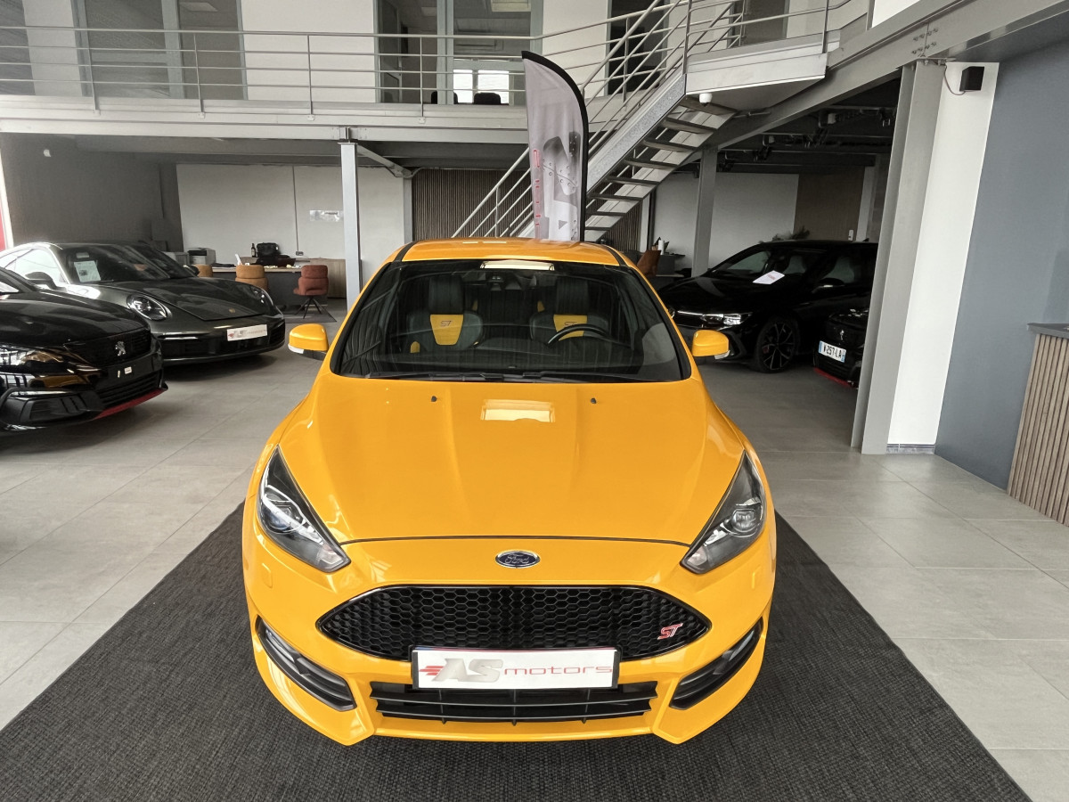 FORD FOCUS ST 2,0 250 PACK PERFORMANCE GPS REGULATEUR LIMITEUR BI-XENON PACK HIVER RECARO KEYLESS PARK PILOT  HIFI SONY BLUETOOTH JANTES 19  EXCELLENT ETAT