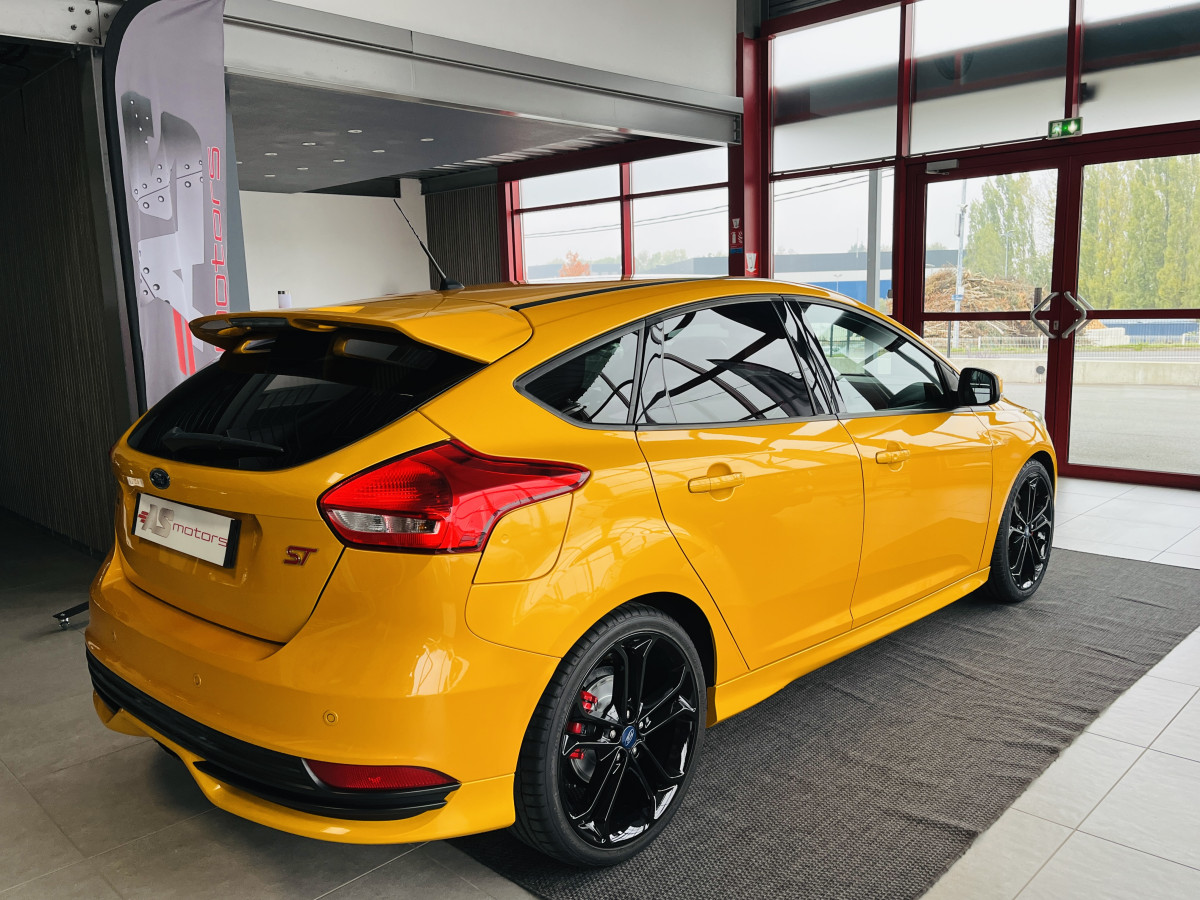 FORD FOCUS ST 2,0 250 PACK PERFORMANCE GPS REGULATEUR LIMITEUR BI-XENON PACK HIVER RECARO KEYLESS PARK PILOT  HIFI SONY BLUETOOTH JANTES 19  EXCELLENT ETAT