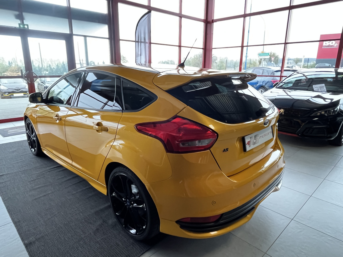 FORD FOCUS ST 2,0 250 PACK PERFORMANCE GPS REGULATEUR LIMITEUR BI-XENON PACK HIVER RECARO KEYLESS PARK PILOT  HIFI SONY BLUETOOTH JANTES 19  EXCELLENT ETAT