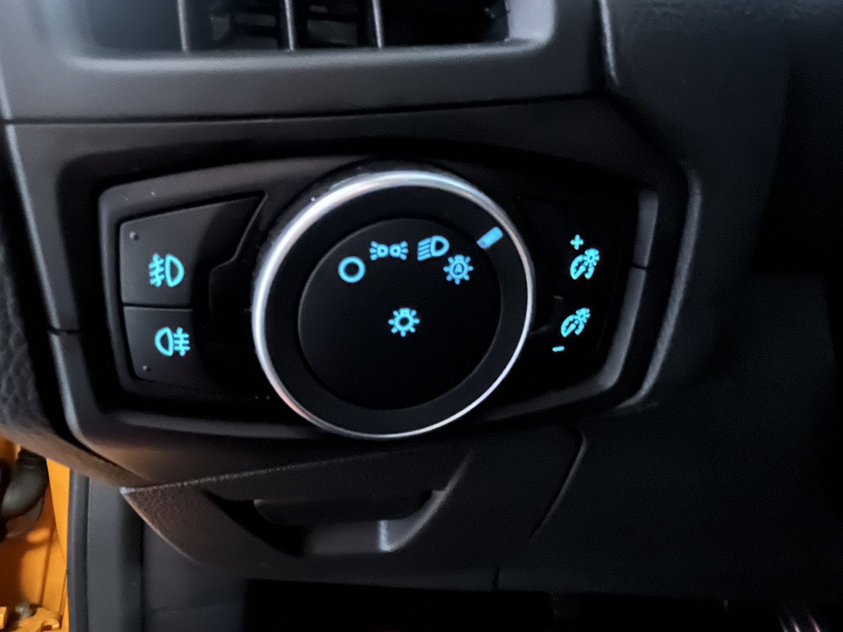FORD FOCUS ST 2,0 250 PACK PERFORMANCE GPS REGULATEUR LIMITEUR BI-XENON PACK HIVER RECARO KEYLESS PARK PILOT  HIFI SONY BLUETOOTH JANTES 19  EXCELLENT ETAT