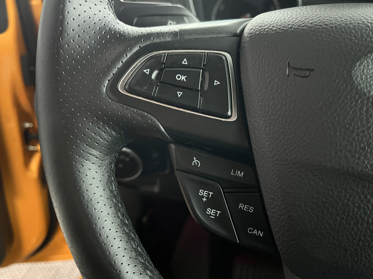 FORD FOCUS ST 2,0 250 PACK PERFORMANCE GPS REGULATEUR LIMITEUR BI-XENON PACK HIVER RECARO KEYLESS PARK PILOT  HIFI SONY BLUETOOTH JANTES 19  EXCELLENT ETAT