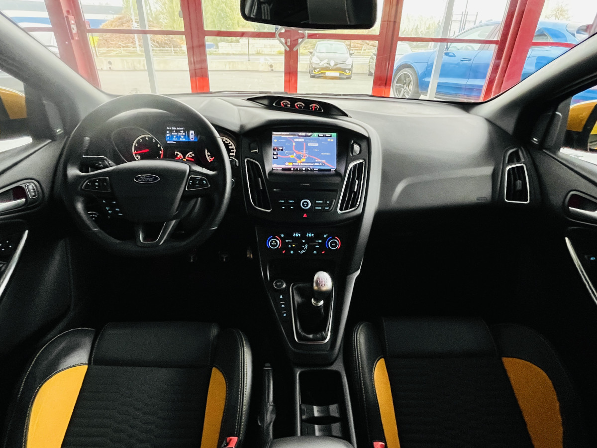 FORD FOCUS ST 2,0 250 PACK PERFORMANCE GPS REGULATEUR LIMITEUR BI-XENON PACK HIVER RECARO KEYLESS PARK PILOT  HIFI SONY BLUETOOTH JANTES 19  EXCELLENT ETAT