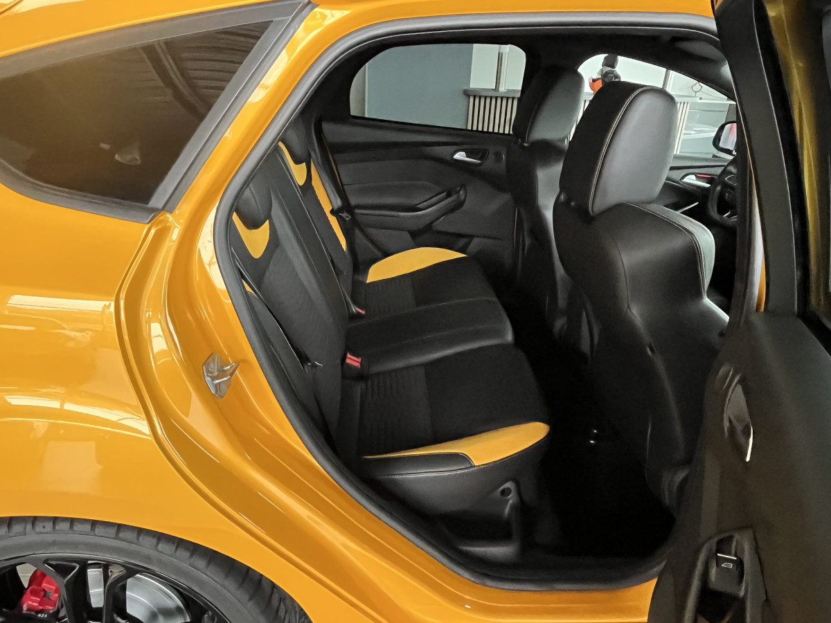 FORD FOCUS ST 2,0 250 PACK PERFORMANCE GPS REGULATEUR LIMITEUR BI-XENON PACK HIVER RECARO KEYLESS PARK PILOT  HIFI SONY BLUETOOTH JANTES 19  EXCELLENT ETAT