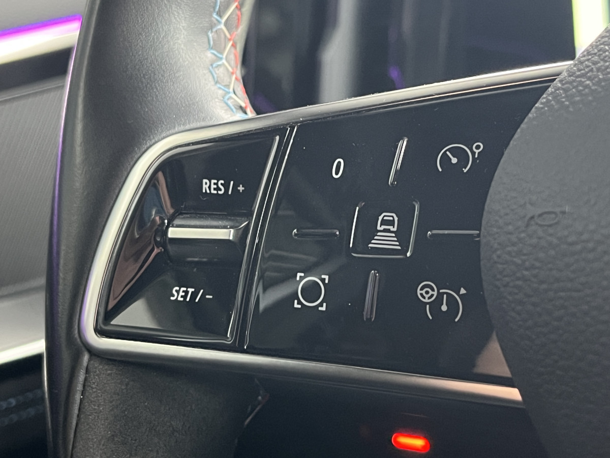 RENAULT AUSTRAL ICONIC ESPRIT ALPINE E-TECH FULL HYBRID 200 ATTELAGE GPS CAMERA 360 KEYLESS APPLE CARPLAY REGULATEUR ADAPTATIF LIMITEUR FULL LED VISION PARK PILOT AV-AR JANTES 20 EXCELLENT ETAT