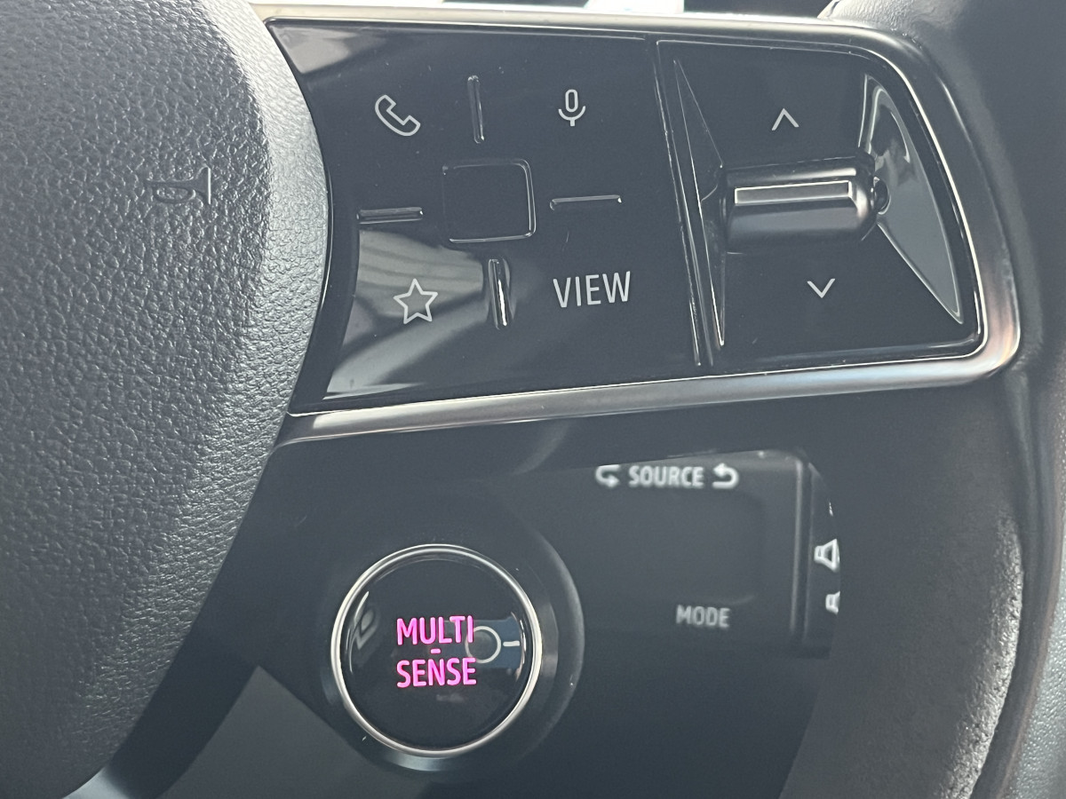 RENAULT AUSTRAL ICONIC ESPRIT ALPINE E-TECH FULL HYBRID 200 ATTELAGE GPS CAMERA 360 KEYLESS APPLE CARPLAY REGULATEUR ADAPTATIF LIMITEUR FULL LED VISION PARK PILOT AV-AR JANTES 20 EXCELLENT ETAT