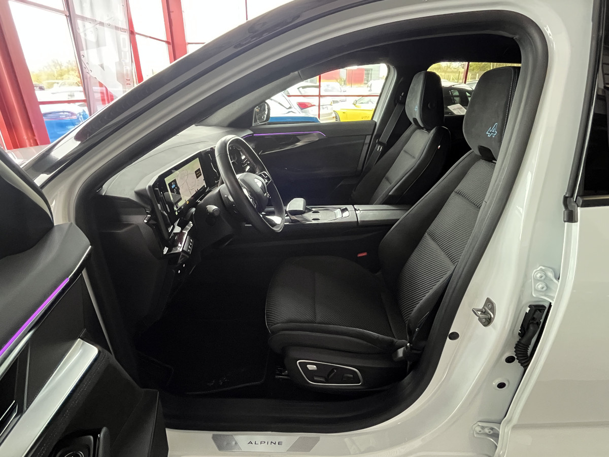 RENAULT AUSTRAL ICONIC ESPRIT ALPINE E-TECH FULL HYBRID 200 ATTELAGE GPS CAMERA 360 KEYLESS APPLE CARPLAY REGULATEUR ADAPTATIF LIMITEUR FULL LED VISION PARK PILOT AV-AR JANTES 20 EXCELLENT ETAT