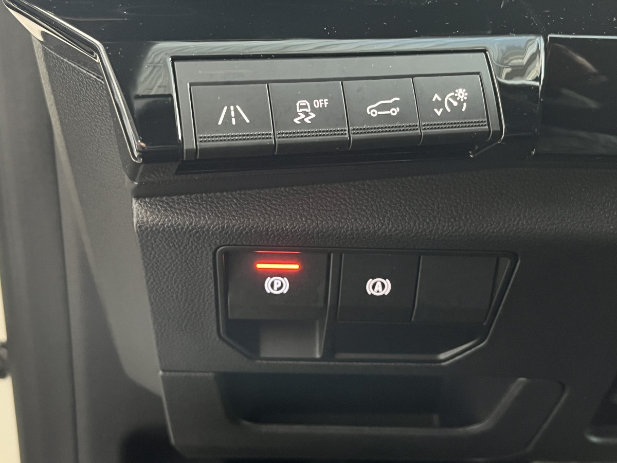 RENAULT AUSTRAL ICONIC ESPRIT ALPINE E-TECH FULL HYBRID 200 ATTELAGE GPS CAMERA 360 KEYLESS APPLE CARPLAY REGULATEUR ADAPTATIF LIMITEUR FULL LED VISION PARK PILOT AV-AR JANTES 20 EXCELLENT ETAT