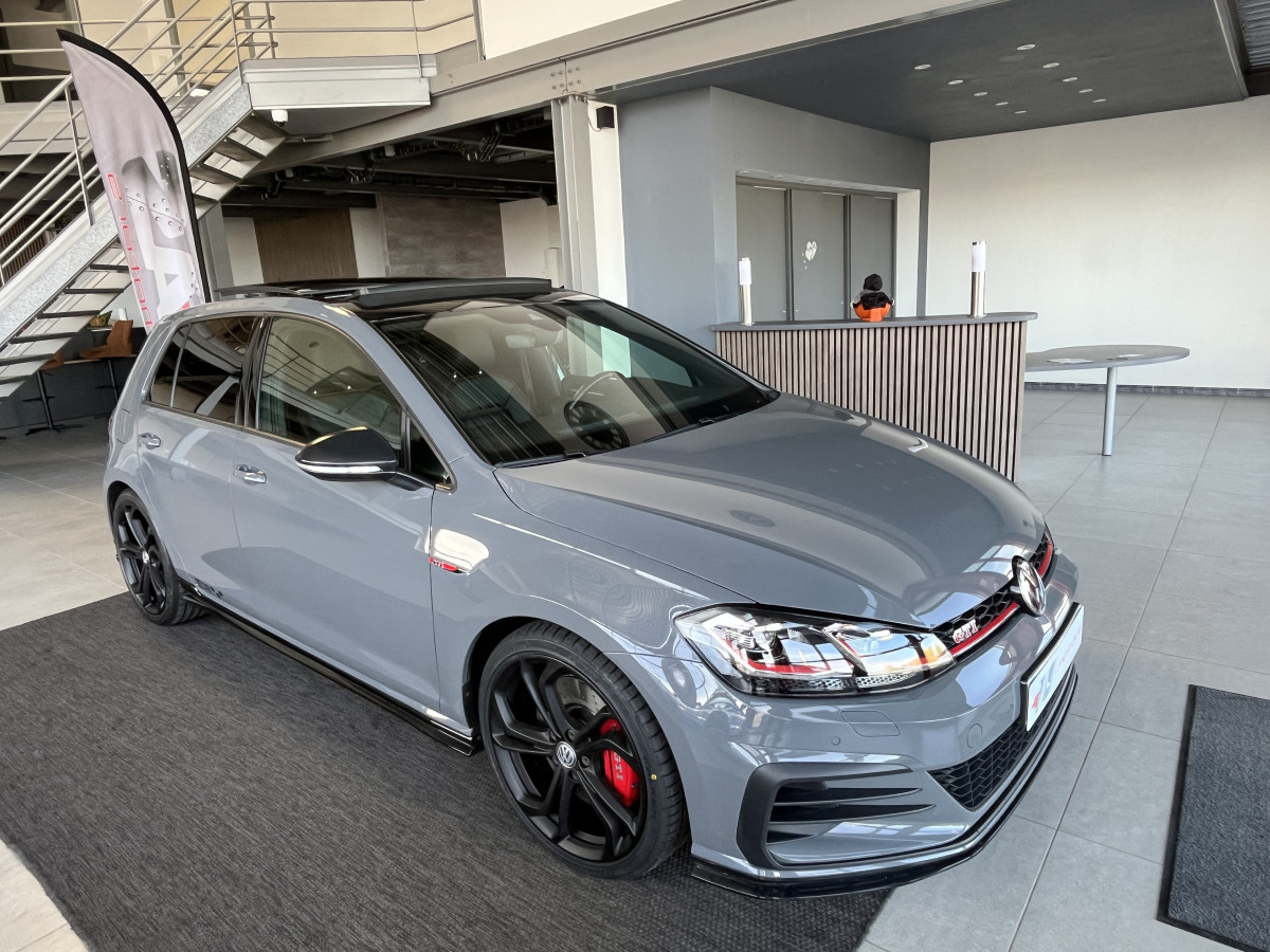 VW GOLF 7 GTI TCR  2,0 TSI 290 DSG7 TOIT PANORAMIQUE OUVRANT  GPS CAMERA  ACC DCC DIGITAL COCKPIT KEYLESS REGULATEUR ADAPTATIF LIMITEUR  FULL LED JANTES 19  EXCELLENT ETAT