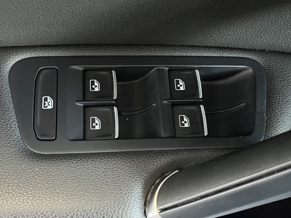 VW GOLF 7 GTI TCR  2,0 TSI 290 DSG7 TOIT PANORAMIQUE OUVRANT  GPS CAMERA  ACC DCC DIGITAL COCKPIT KEYLESS REGULATEUR ADAPTATIF LIMITEUR  FULL LED JANTES 19  EXCELLENT ETAT