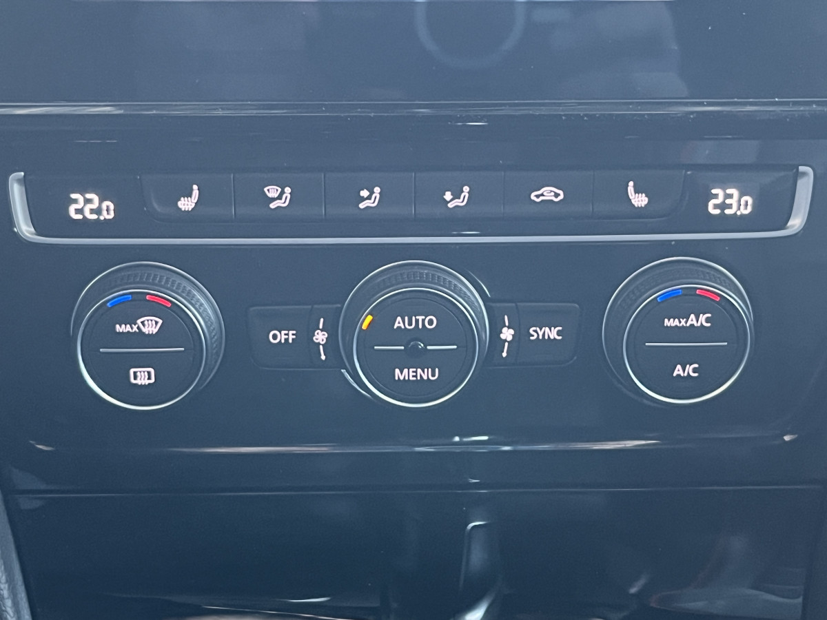 VW GOLF 7 GTI TCR  2,0 TSI 290 DSG7 TOIT PANORAMIQUE OUVRANT  GPS CAMERA  ACC DCC DIGITAL COCKPIT KEYLESS REGULATEUR ADAPTATIF LIMITEUR  FULL LED JANTES 19  EXCELLENT ETAT
