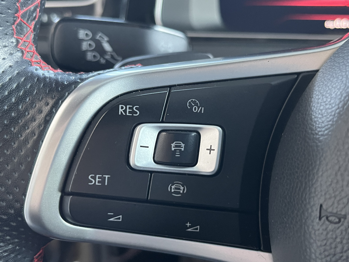 VW GOLF 7 GTI TCR  2,0 TSI 290 DSG7 TOIT PANORAMIQUE OUVRANT  GPS CAMERA  ACC DCC DIGITAL COCKPIT KEYLESS REGULATEUR ADAPTATIF LIMITEUR  FULL LED JANTES 19  EXCELLENT ETAT