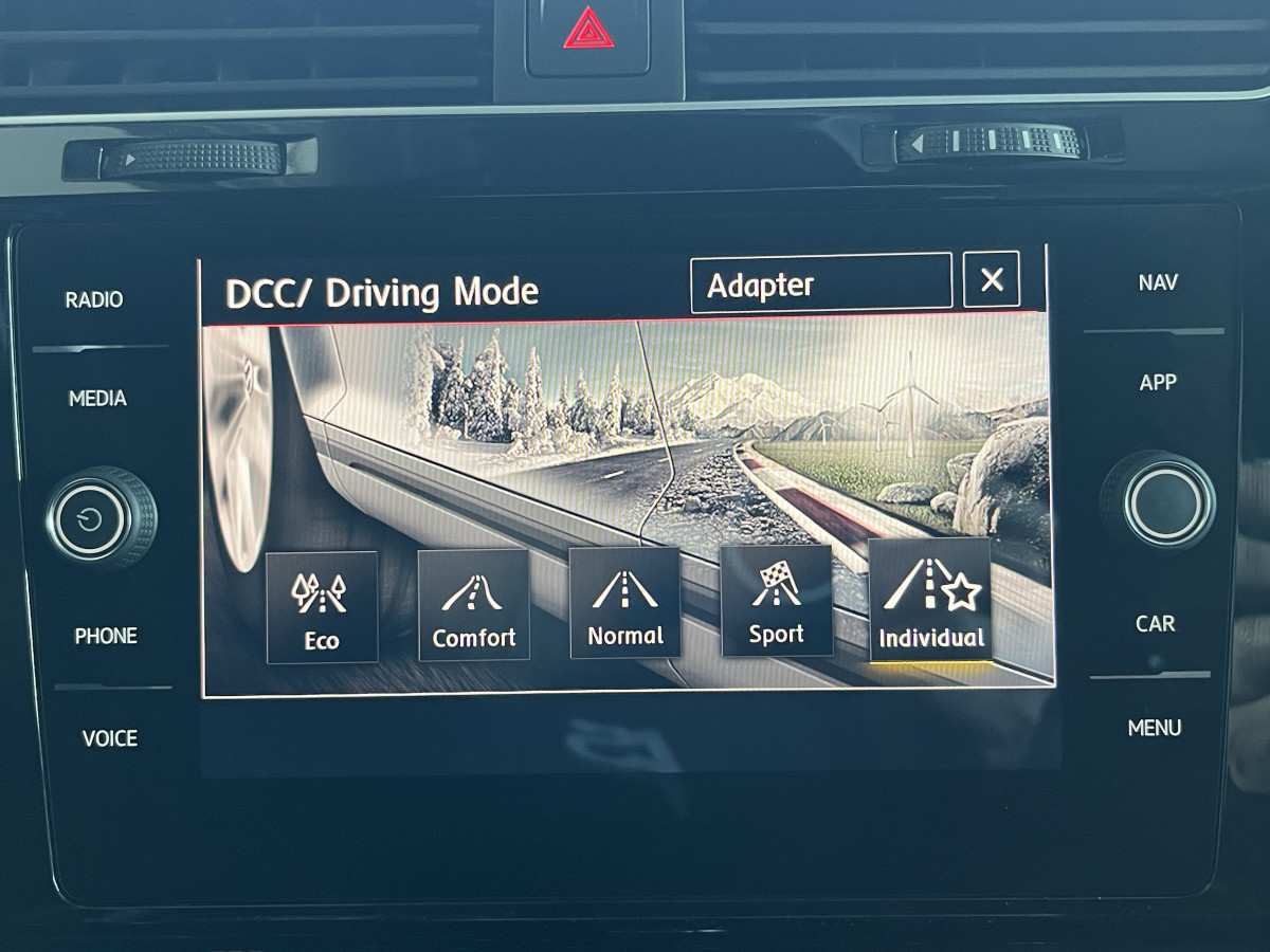 VW GOLF 7 GTI TCR  2,0 TSI 290 DSG7 TOIT PANORAMIQUE OUVRANT  GPS CAMERA  ACC DCC DIGITAL COCKPIT KEYLESS REGULATEUR ADAPTATIF LIMITEUR  FULL LED JANTES 19  EXCELLENT ETAT