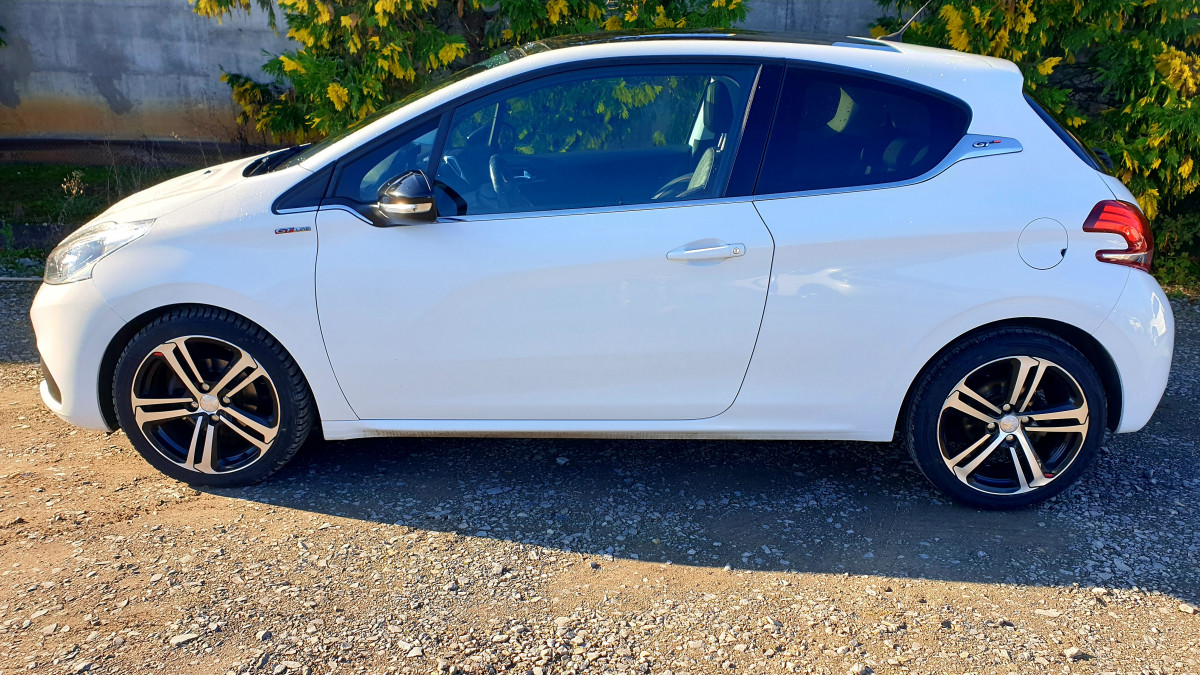 PEUGEOT 208 HDI 120 GT-LINE