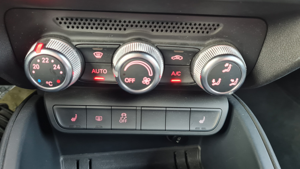 AUDI A1 1,4 TFSI 122 DSG7 FULL S-LINE REGULATEUR BLUETOOTH