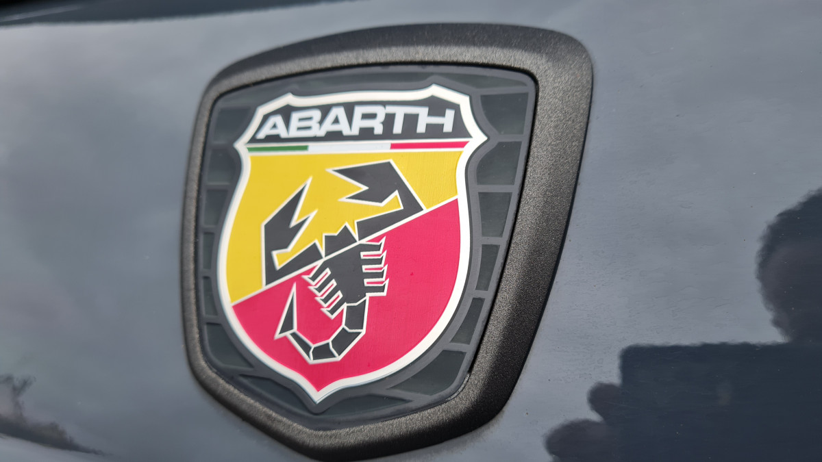 Fiat Abarth 500 1.4 Turbo T-Jet 180ch 595 Competizione GPS BEATS